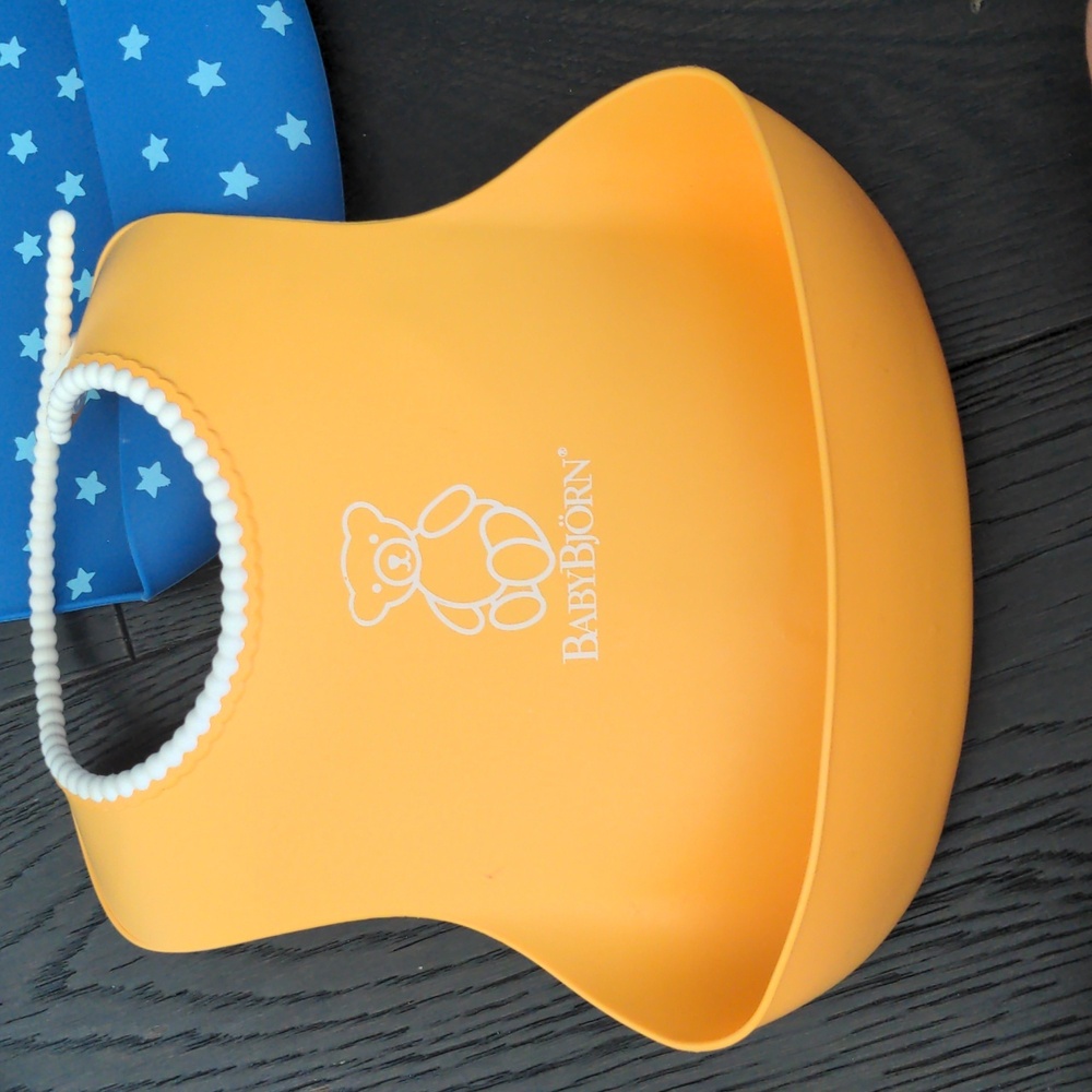 BabyBjorn feeding bib